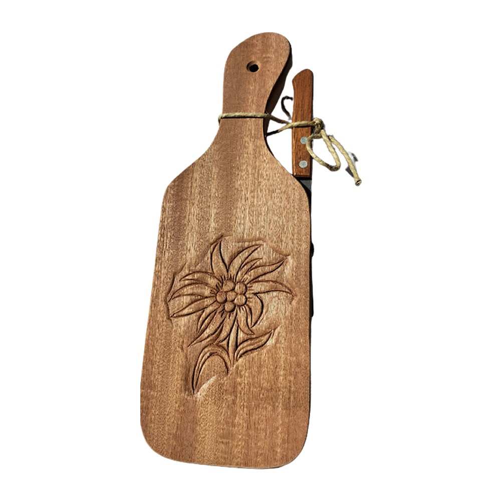 Tagliere piccolo con coltello intagliato con figure varie