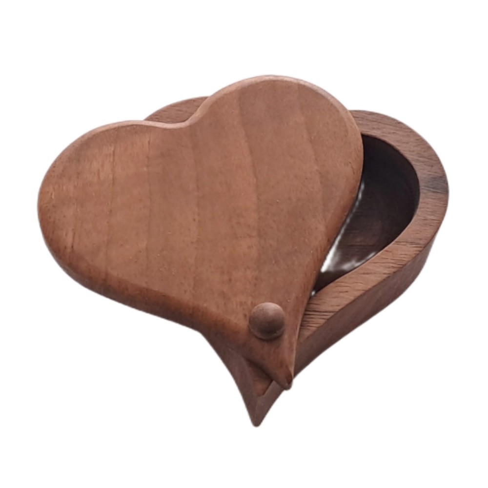 Heart-shaped box in fine walnut wood