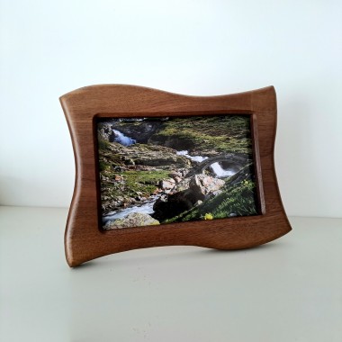 Cornice in pregiato legno di noce